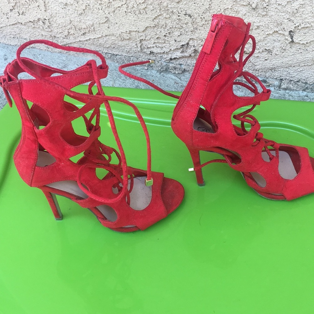Red heels - Picture 2 of 3